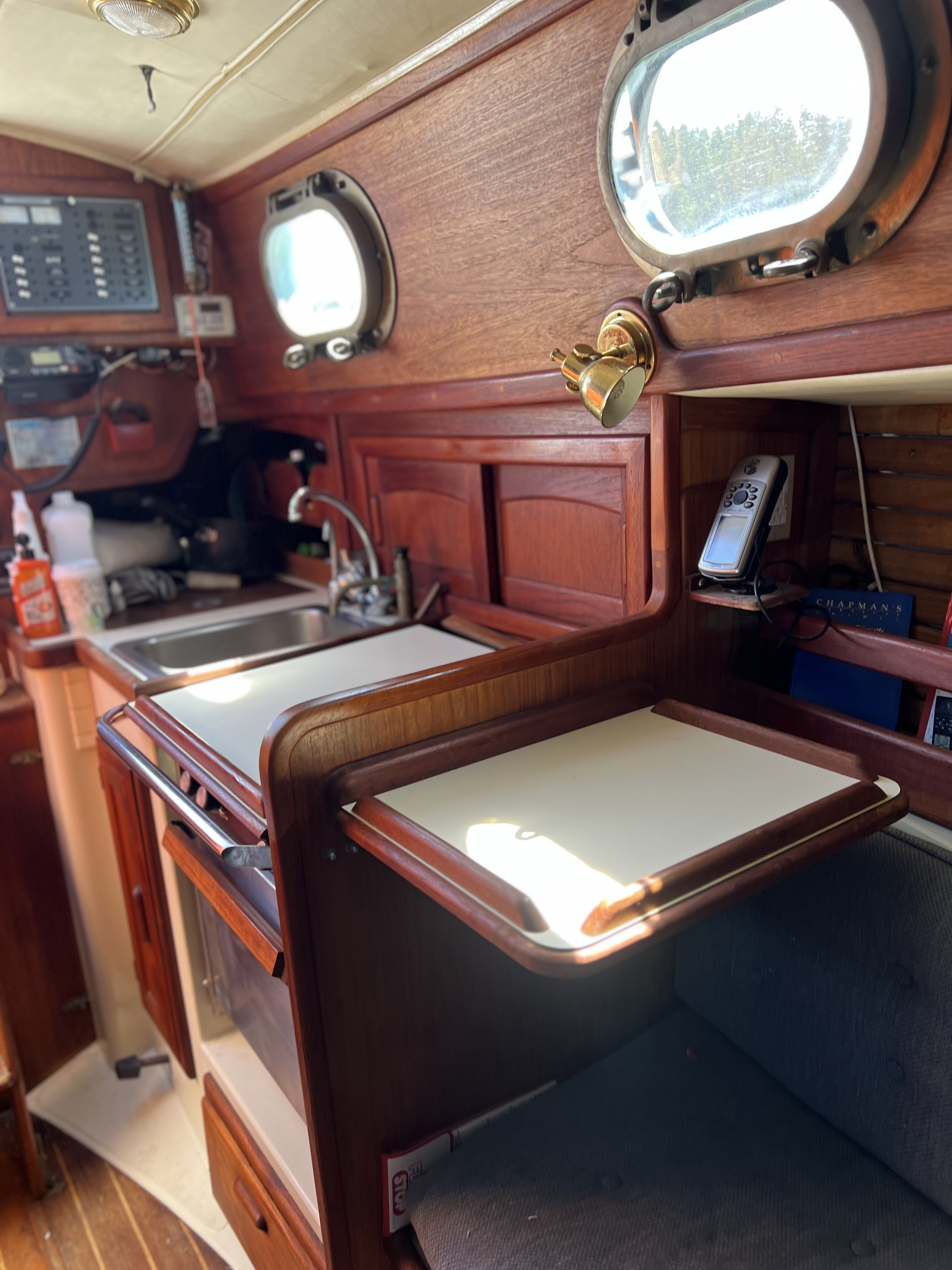 Christina — Pacific Seacraft Dana 24 Cutter — photo 9