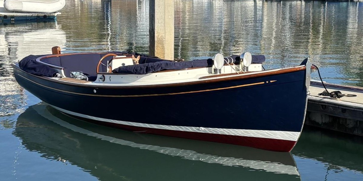 Gartside 17 — Cold-Molded Electric Launch — photo 2