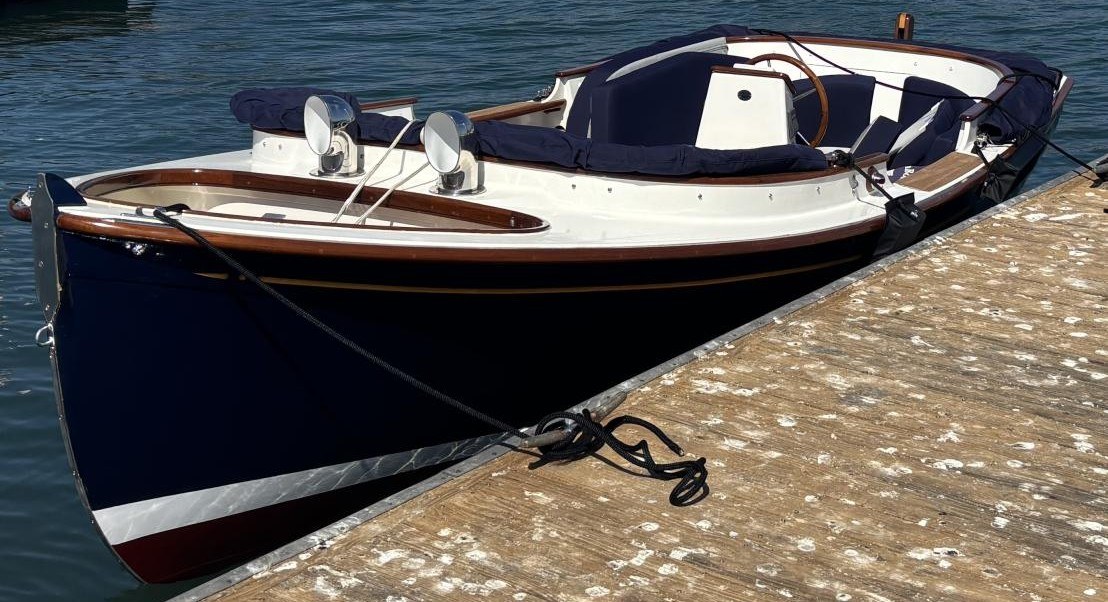 Gartside 17 — Cold-Molded Electric Launch — photo 4