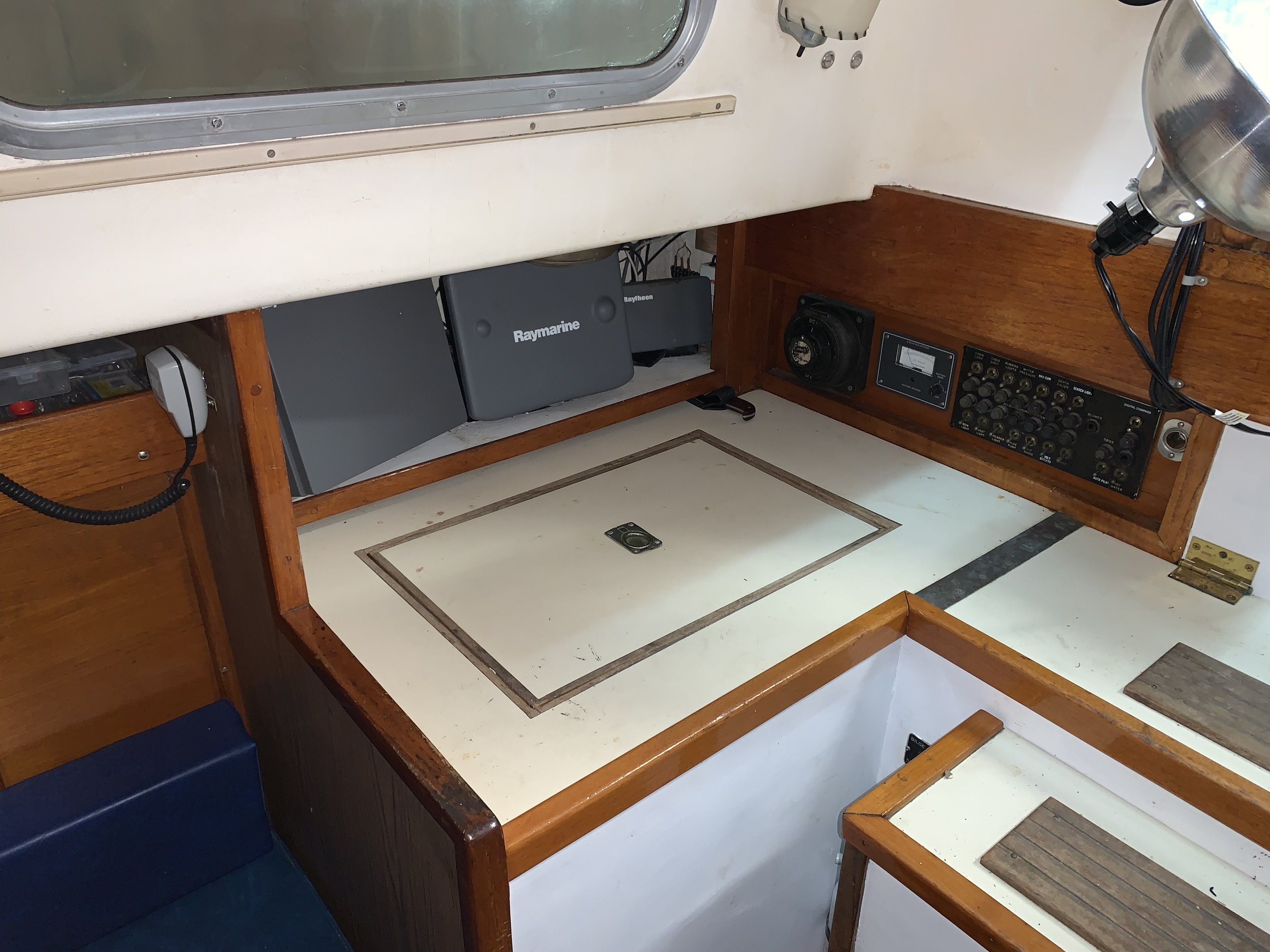Hara — Allied Seabreeze 35 Sloop — photo 9