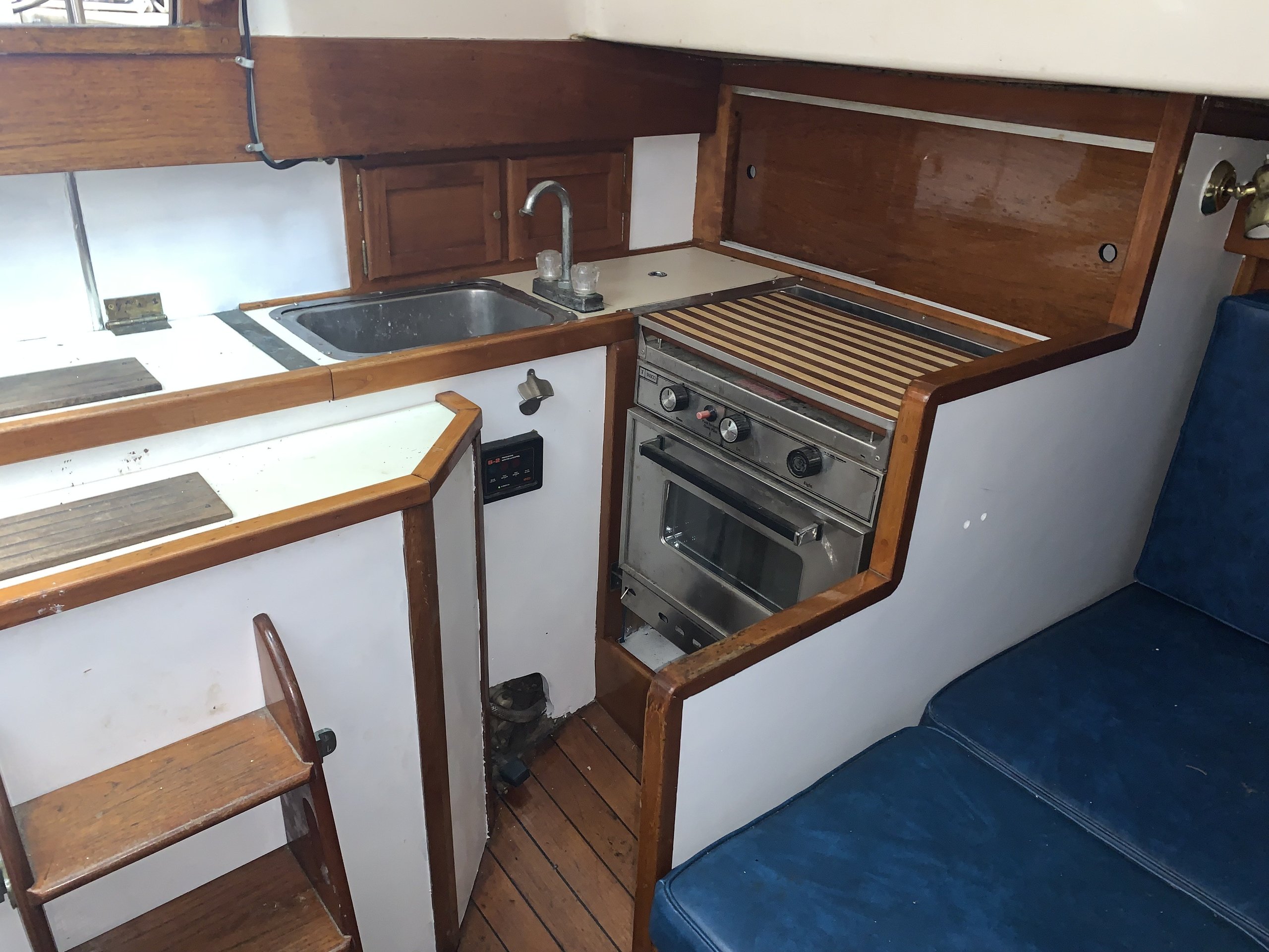 Hara — Allied Seabreeze 35 Sloop — photo 11