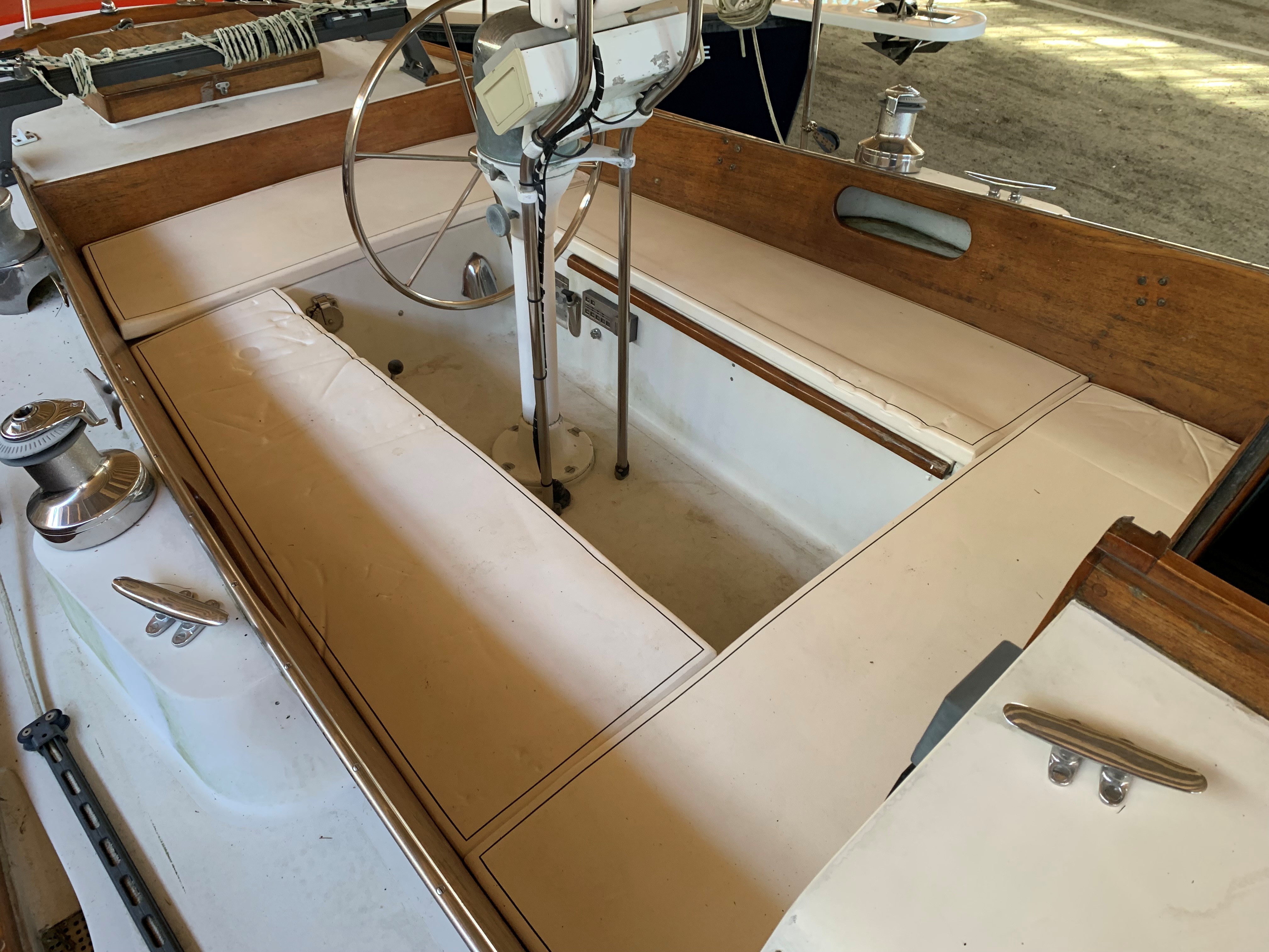 Jubilee — Hinckley Pilot 35 Sloop — photo 14