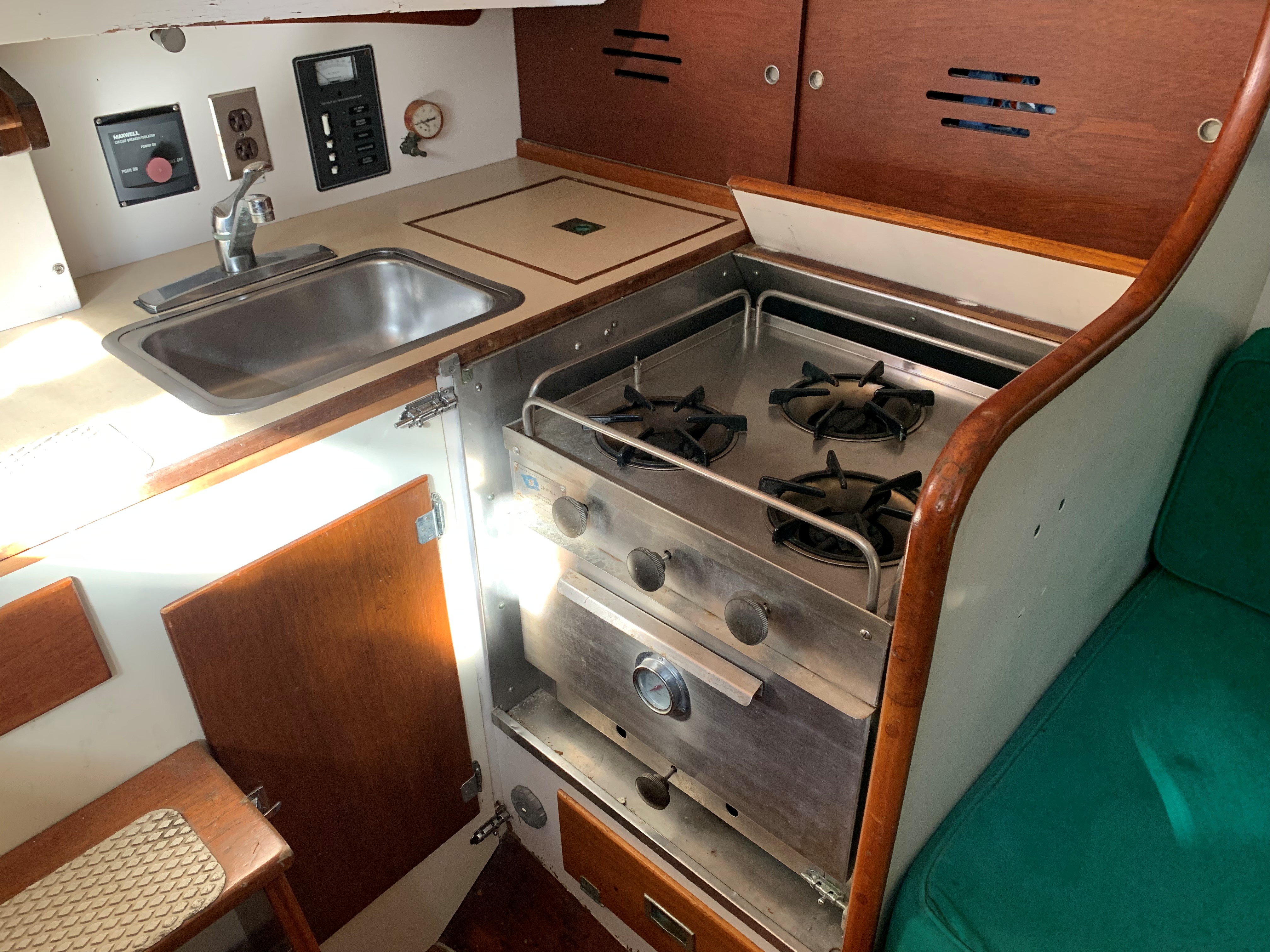 Jubilee — Hinckley Pilot 35 Sloop — photo 18