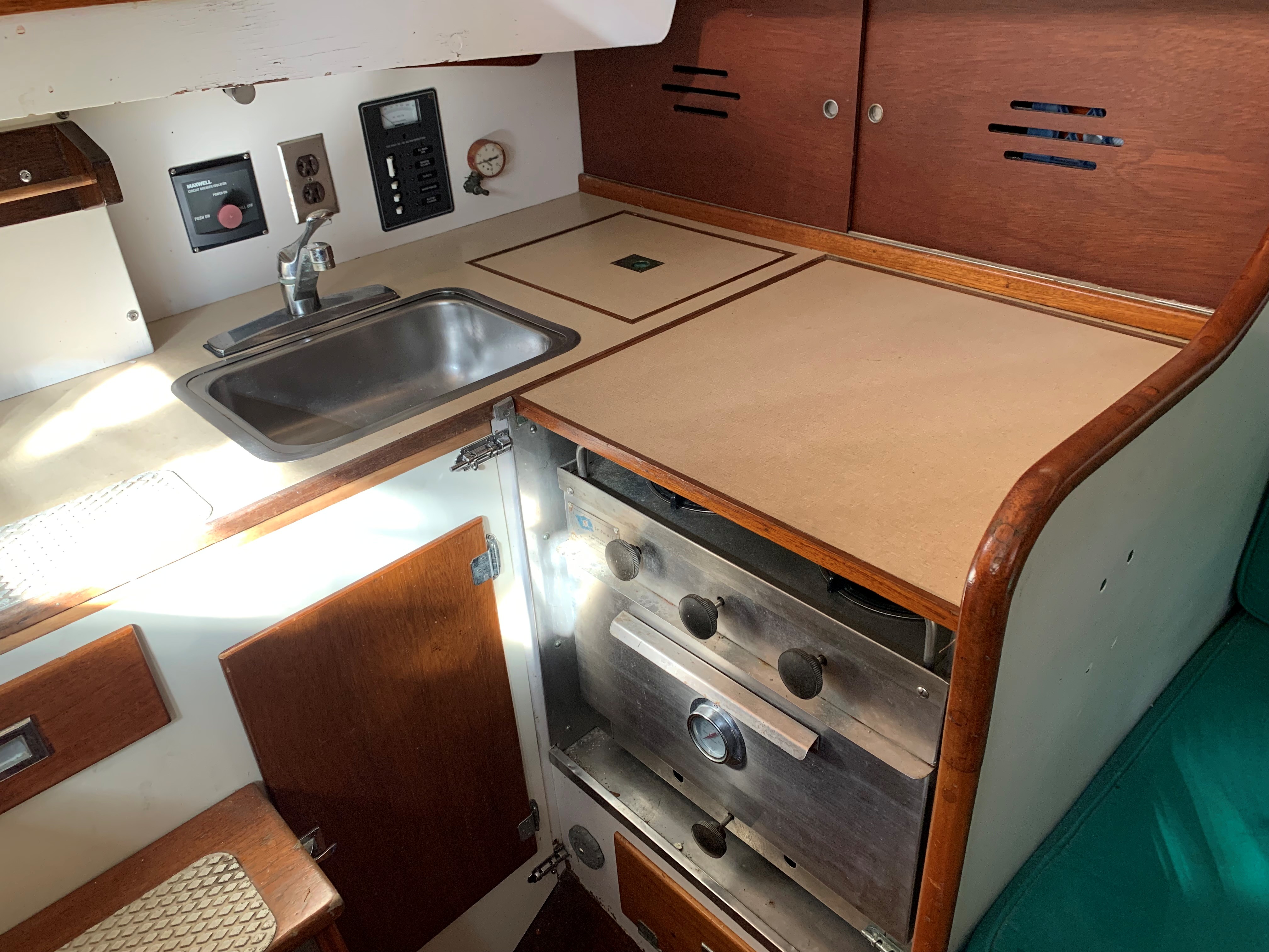 Jubilee — Hinckley Pilot 35 Sloop — photo 19