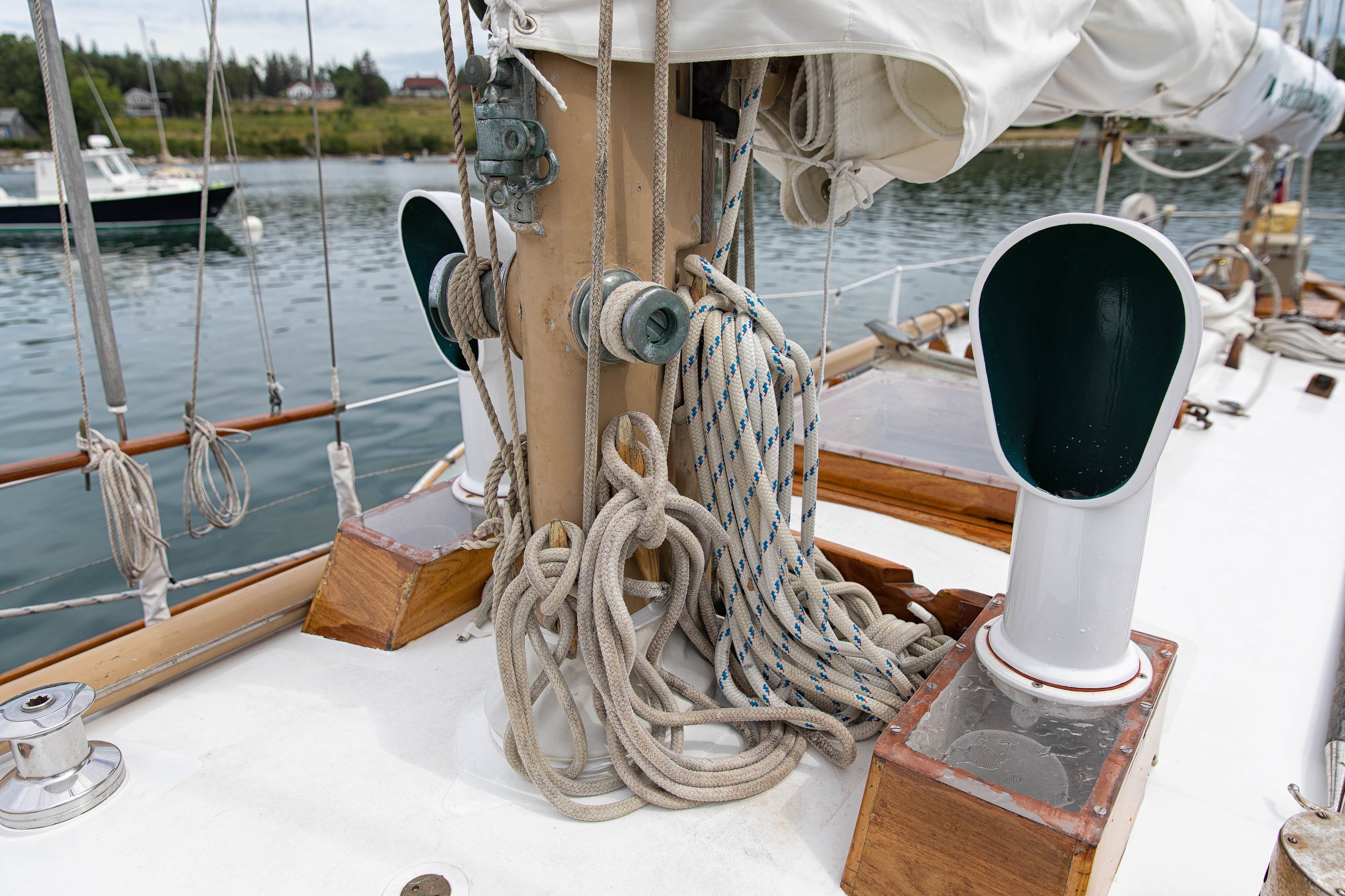 Madrigal — Sparkman & Stephens / Paul Luke Yawl — photo 17