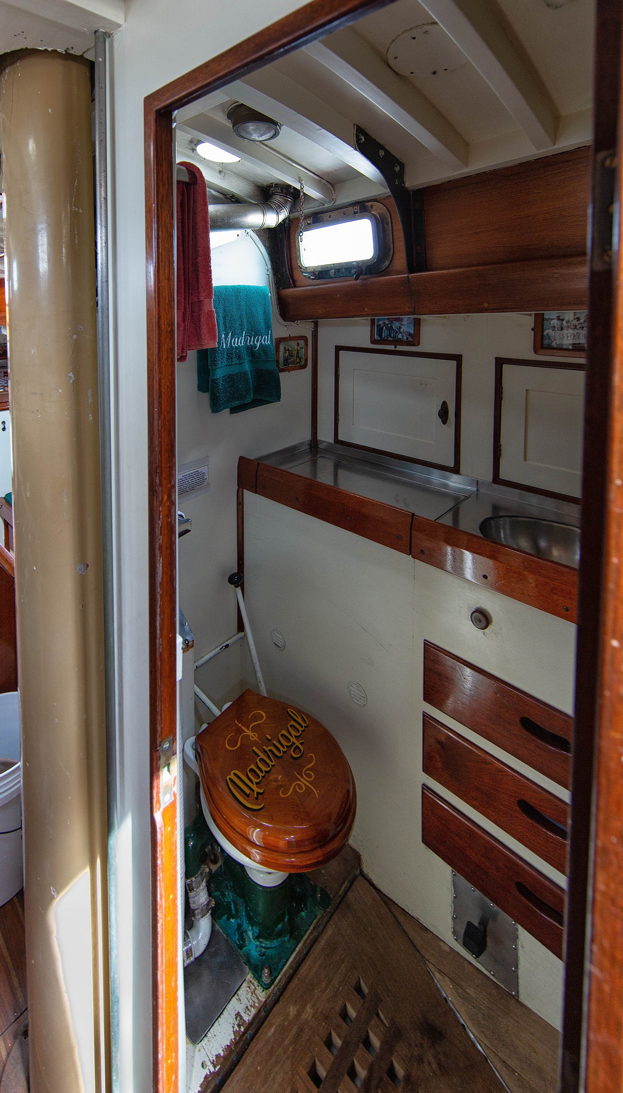 Madrigal — Sparkman & Stephens / Paul Luke Yawl — photo 32
