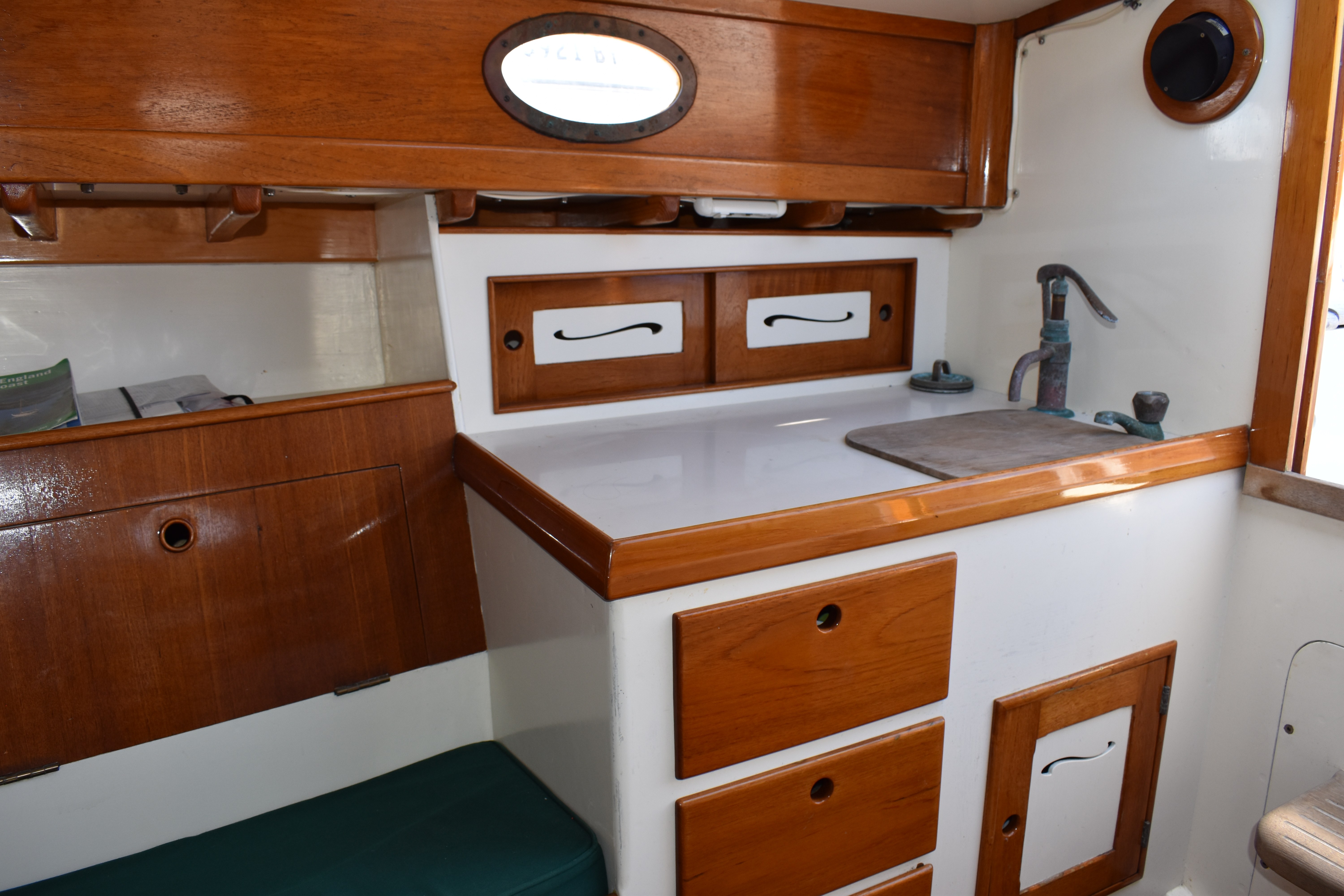 Pudding — Center Harbor 31 Sloop — photo 43